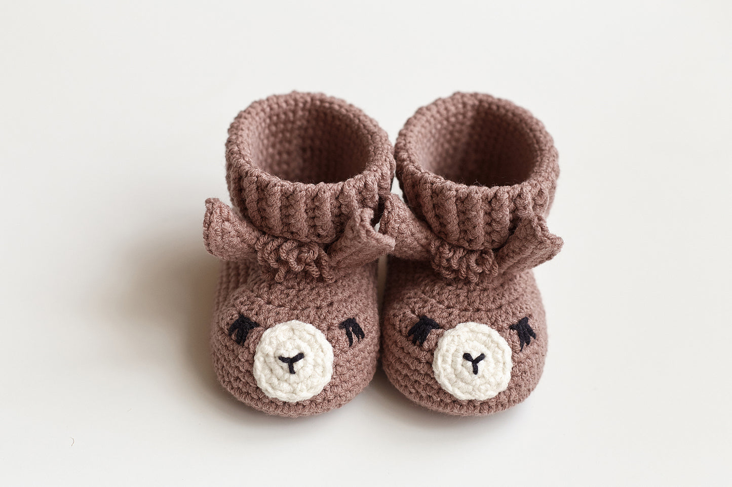 Llama booties gift box Brown