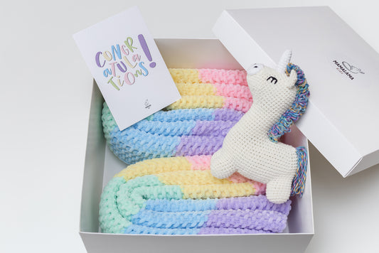 Unicorn toy & blanket gift box Rainbow