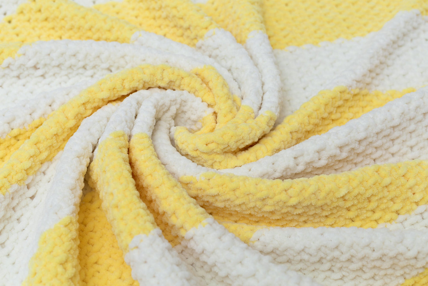 Llama toy & blanket gift box Yellow Off white