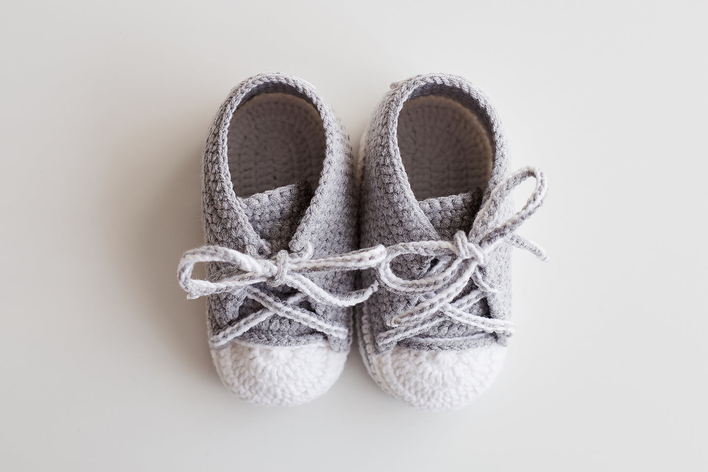Llama toy & sneakers gift box Gray