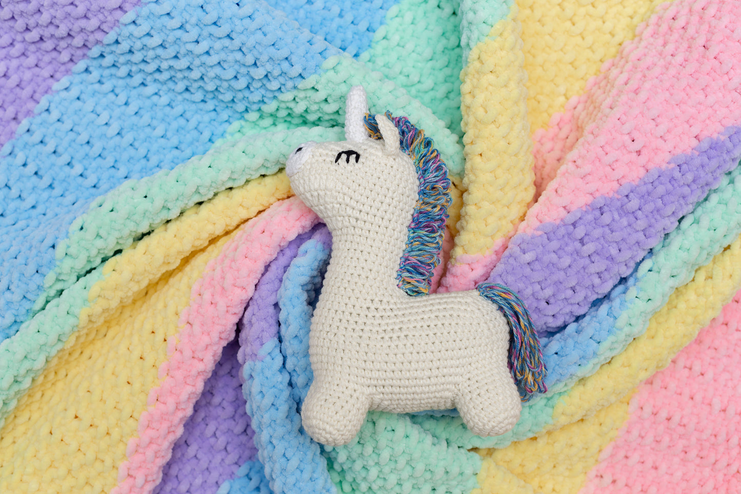 Unicorn toy & blanket & booties gift box Rainbow