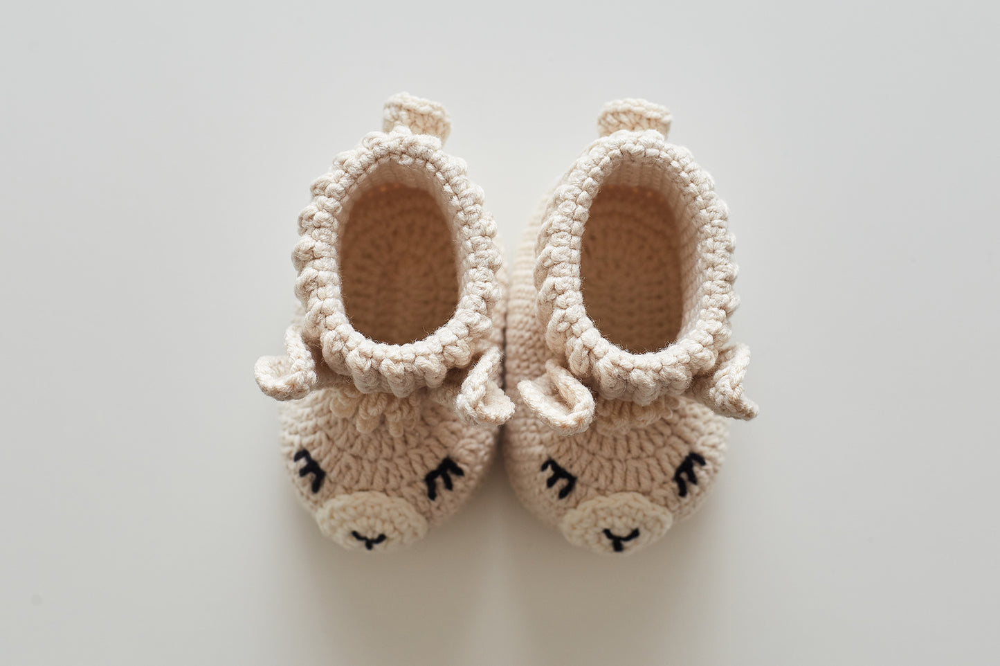 Pregnancy announcement llama booties gift box Beige