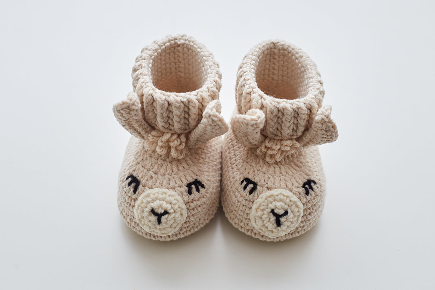 Pregnancy announcement llama booties gift box Beige