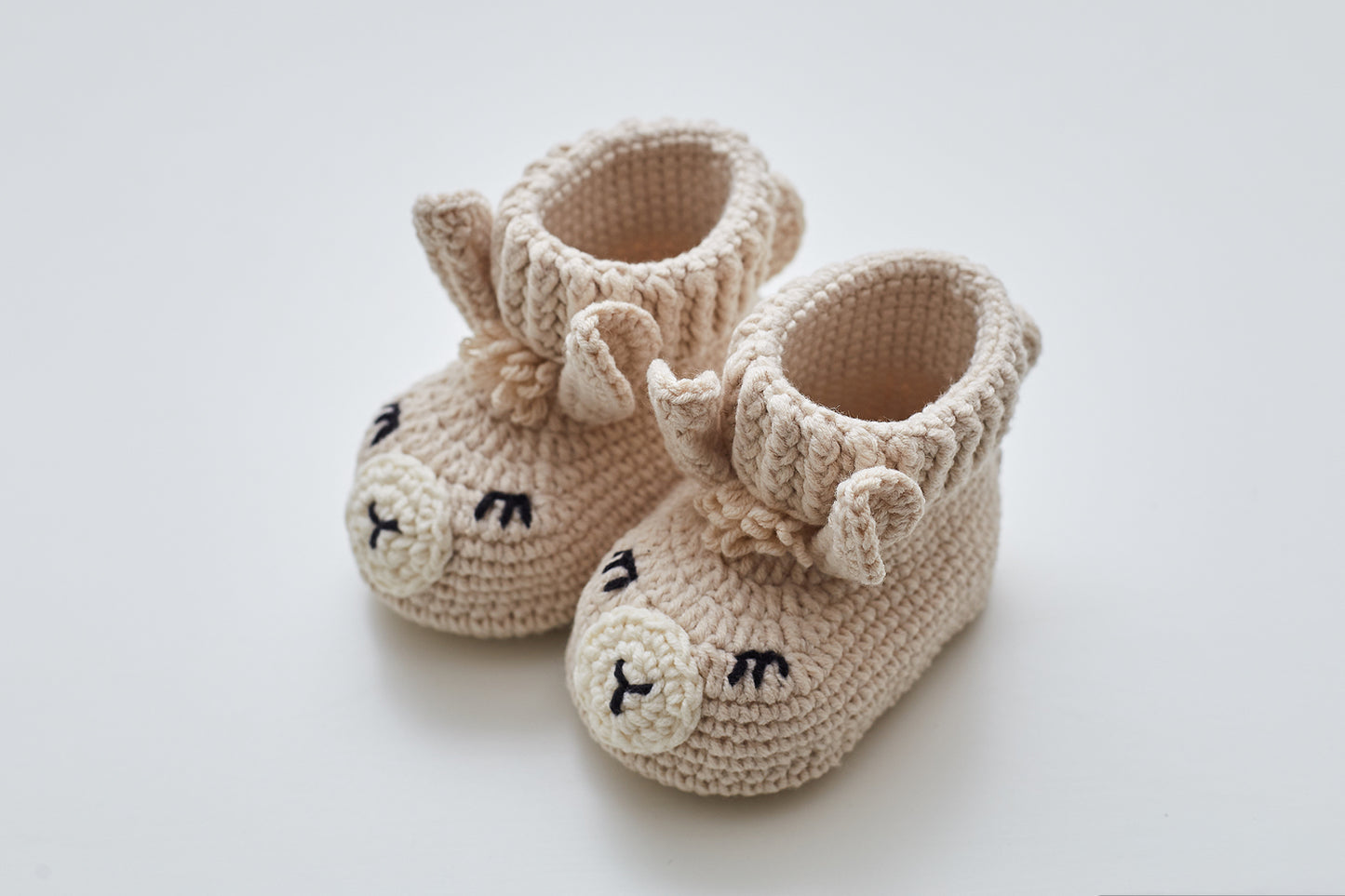 Pregnancy announcement llama booties gift box Beige