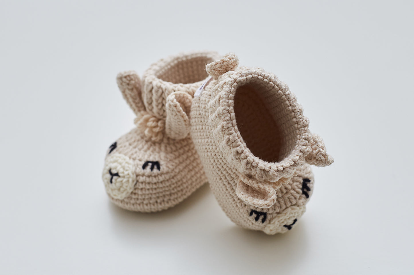 Pregnancy announcement llama booties gift box Beige