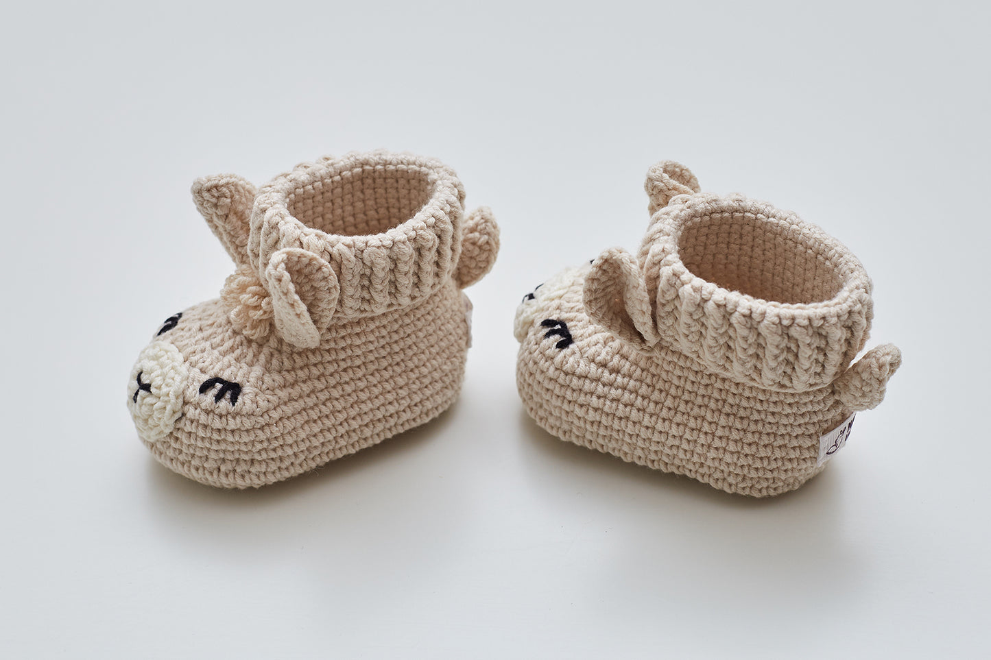 Pregnancy announcement llama booties gift box Beige
