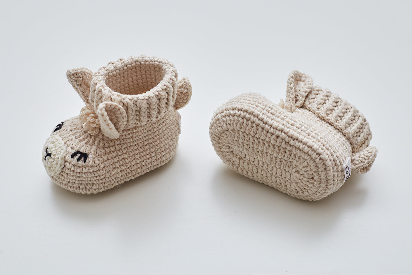 Pregnancy announcement llama booties gift box Beige