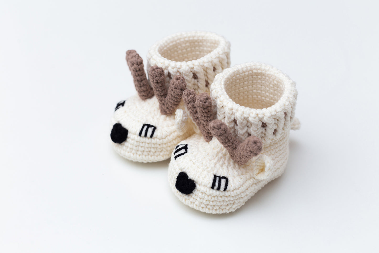 Baby girl shower gift box with crochet off white deer booties