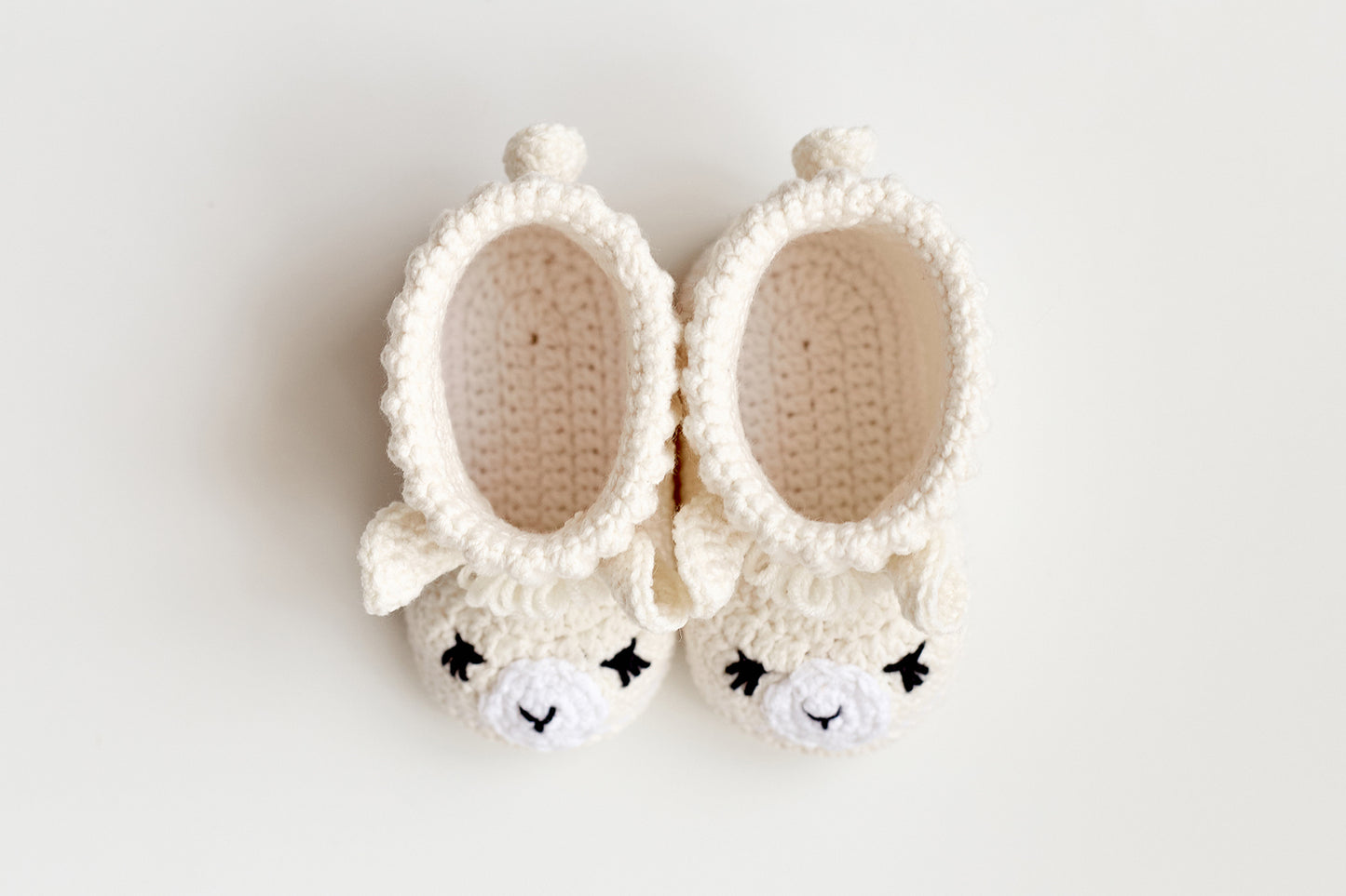 It's a Girl Llama toy & blanket & bunny booties gift box Gray
