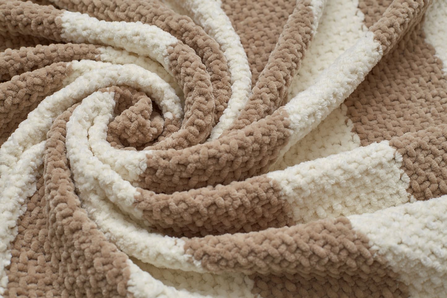 Baby blanket & bunny booties gift box Beige